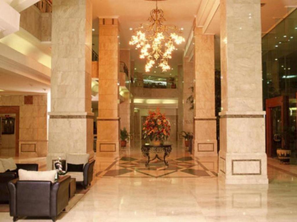 Grand Cempaka Business Hotel Jacarta Exterior foto