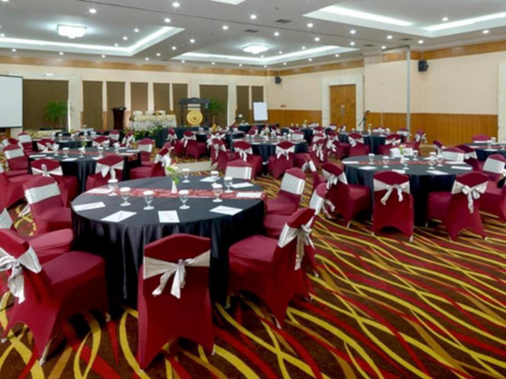 Grand Cempaka Business Hotel Jacarta Exterior foto